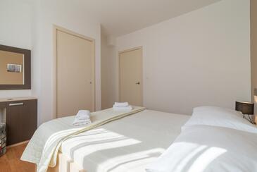 Apartments with terrace Nin, North Dalmatia