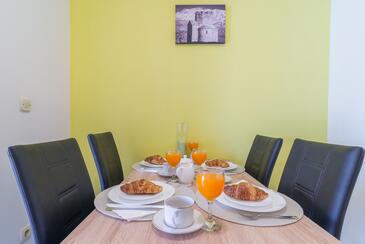 Apartments with terrace Nin, North Dalmatia