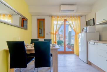 Apartments with terrace Nin, North Dalmatia