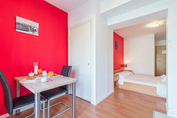 Apartments with terrace Nin, North Dalmatia