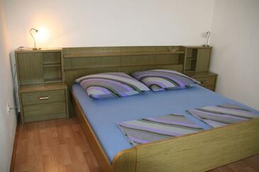 Apartments with parking space Supetar, Brač - 5670