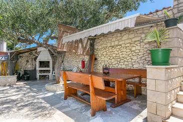 Apartments with parking space Supetar, Brač - 5670