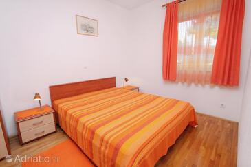 Apartments with parking space Hvar - 5686