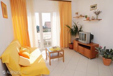 Apartments with parking space Hvar - 5686
