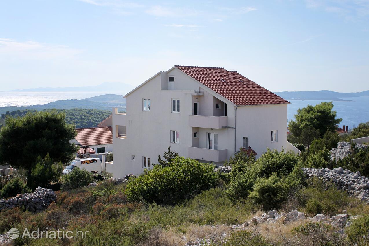 Apartments with parking space Hvar - 5686