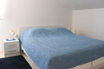 Апартаменти з паркуванням Хвар - Hvar - 5687