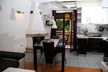 Apartments with parking space Jelsa, Hvar - 5703
