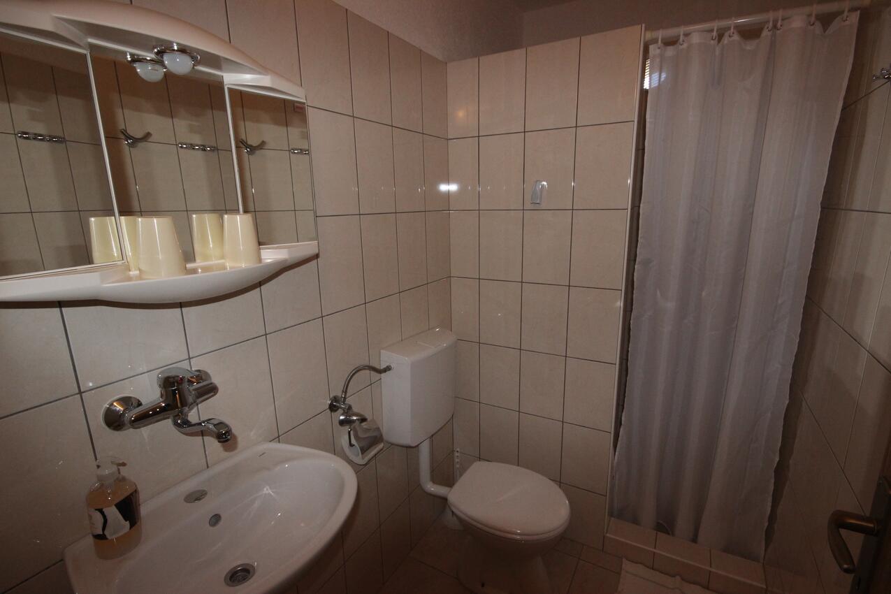 Apartmán b, pro 6 osob (A-5704-b)