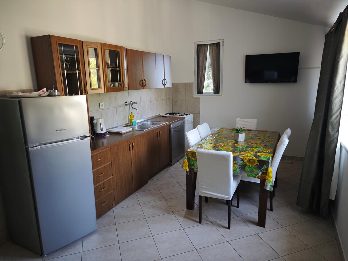 Apartmán b, pro 6 osob (A-5704-b)