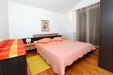 Apartments by the sea Jelsa, Hvar - 5723