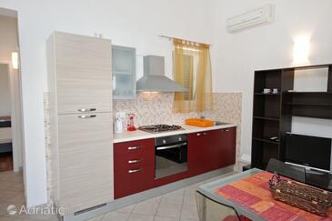 Apartments by the sea Jelsa, Hvar - 5723