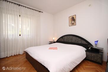 Ferienwohnungen mit Parkplatz Jelsa, Hvar - 5728