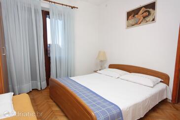 Ferienwohnungen mit Parkplatz Jelsa, Hvar - 5728