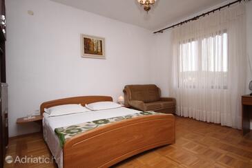 Ferienwohnungen mit Parkplatz Jelsa, Hvar - 5728