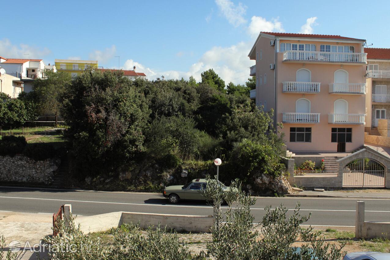 A-5736-a - Private accommodation - Apartments by the sea Brodarica, Šibenik