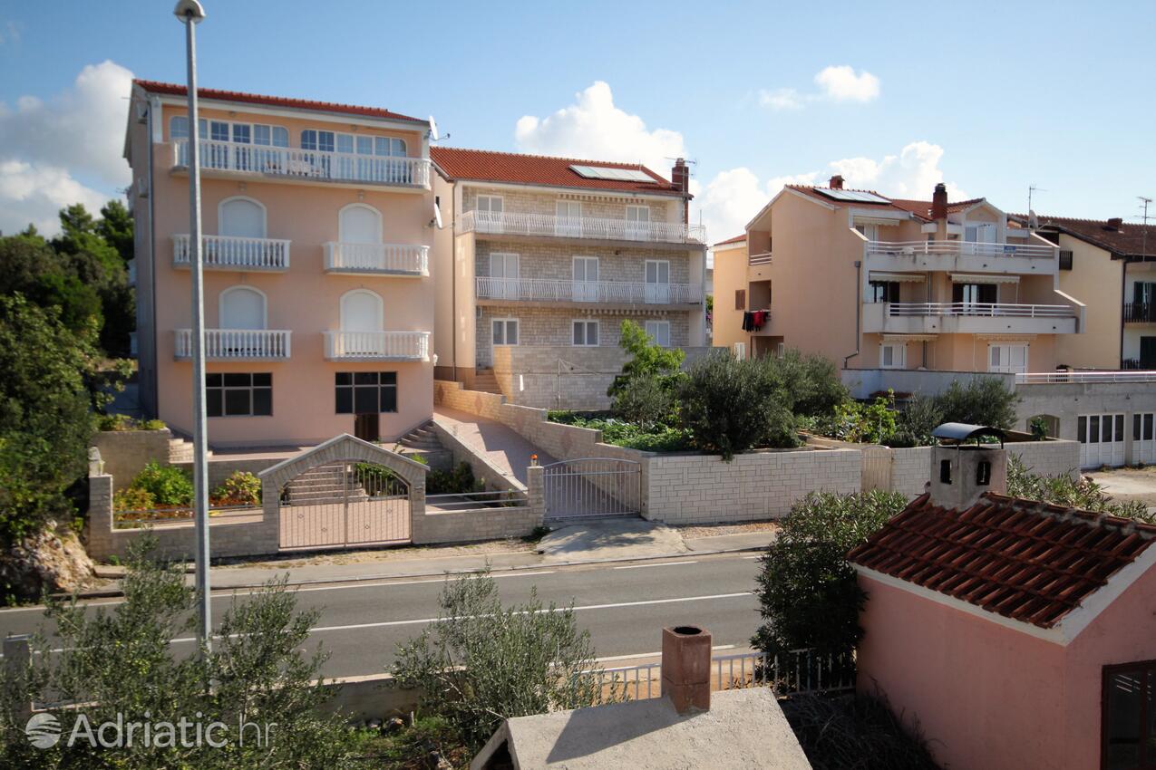 A-5736-a - Private accommodation - Apartments by the sea Brodarica, Šibenik