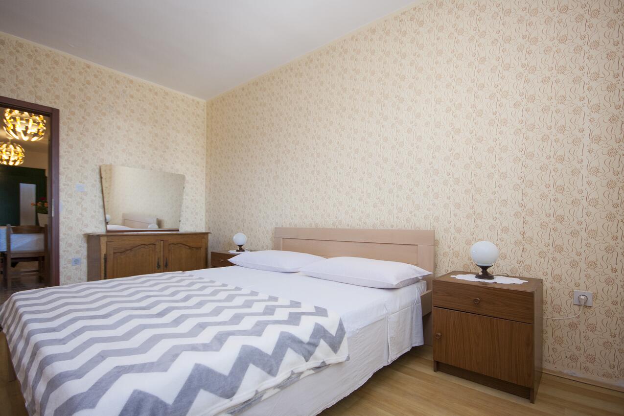 A-5736-a - Private accommodation - Apartments by the sea Brodarica, Šibenik
