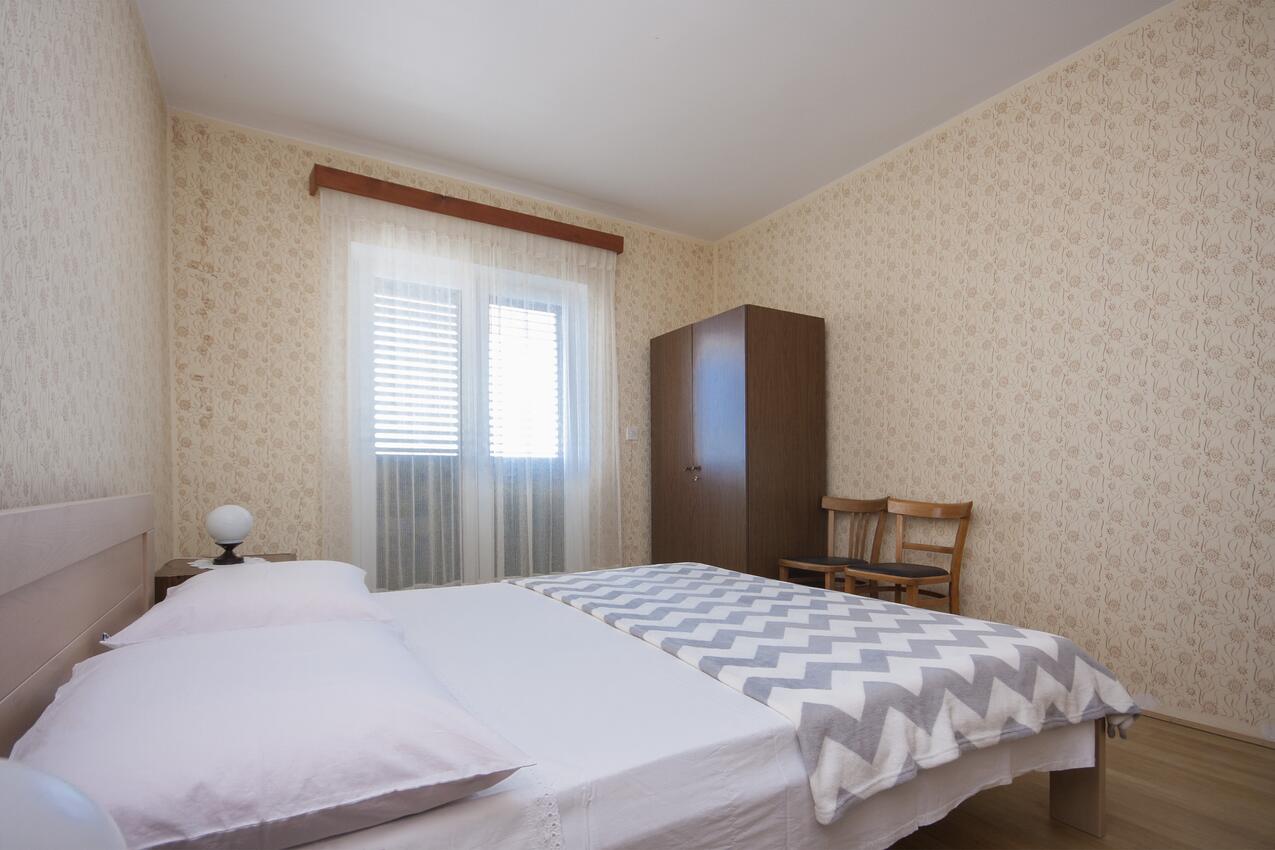 A-5736-a - Private accommodation - Apartments by the sea Brodarica, Šibenik