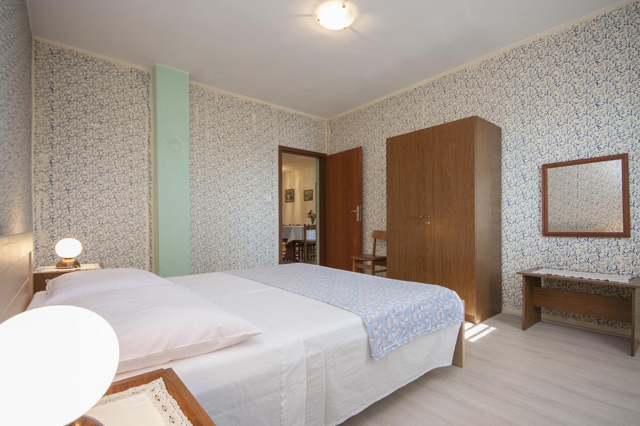 A-5736-a - Private accommodation - Apartments by the sea Brodarica, Šibenik