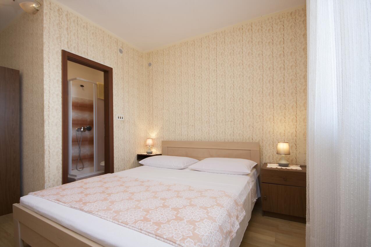 A-5736-a - Private accommodation - Apartments by the sea Brodarica, Šibenik