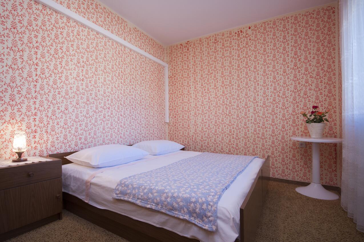 A-5736-a - Private accommodation - Apartments by the sea Brodarica, Šibenik