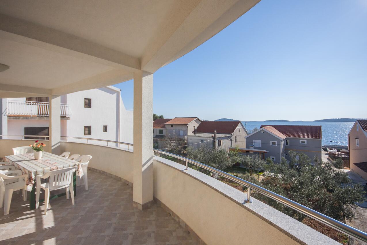 A-5736-a - Private accommodation - Apartments by the sea Brodarica, Šibenik