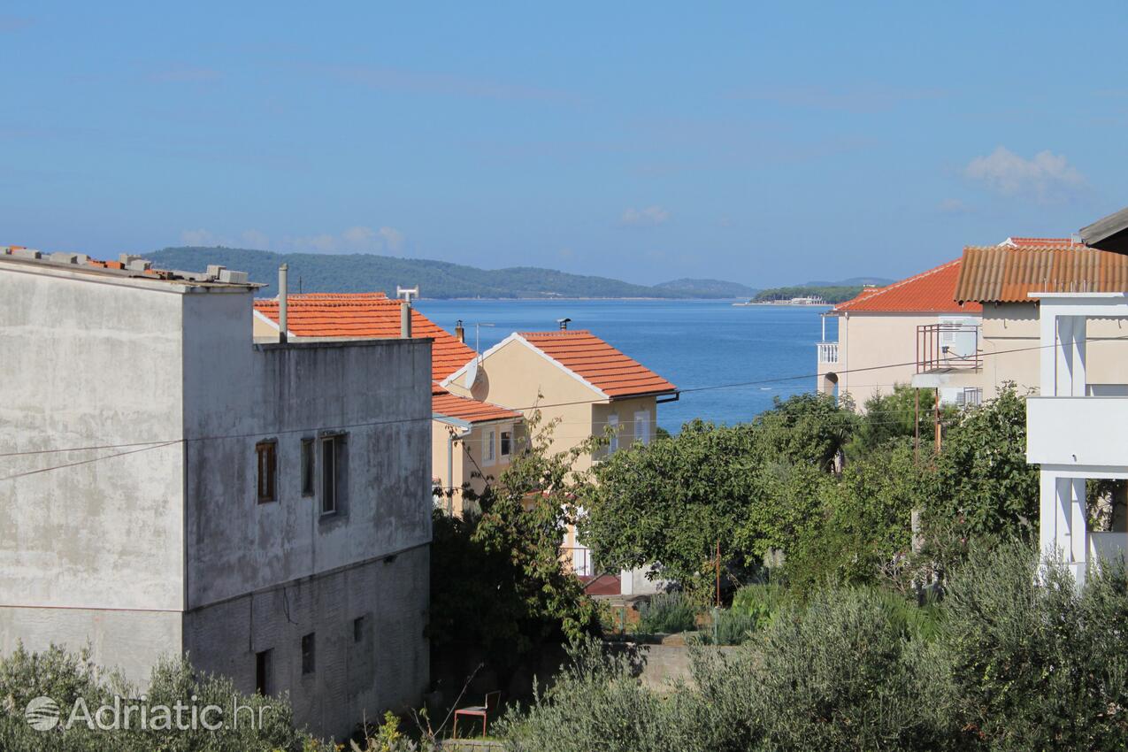 A-5736-a - Private accommodation - Apartments by the sea Brodarica, Šibenik