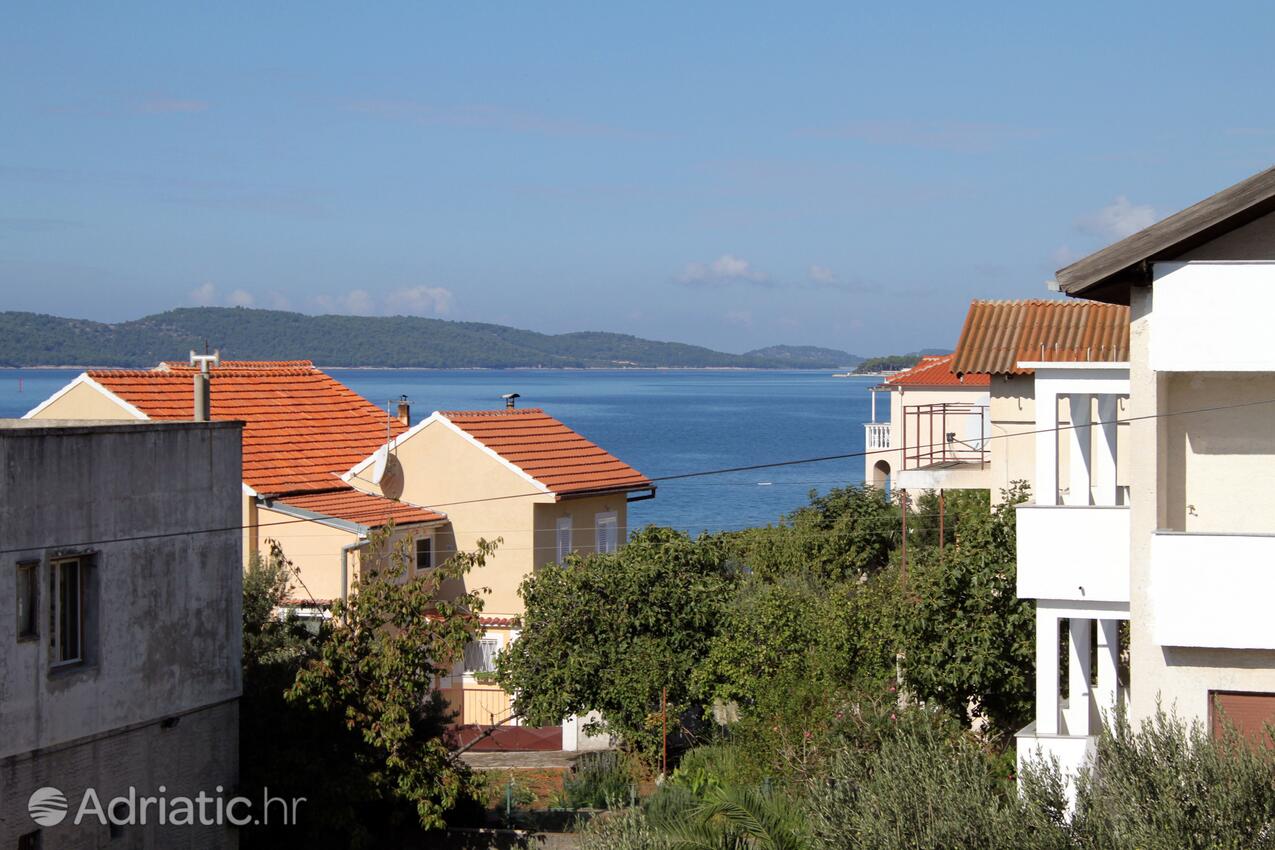 A-5736-a - Private accommodation - Apartments by the sea Brodarica, Šibenik
