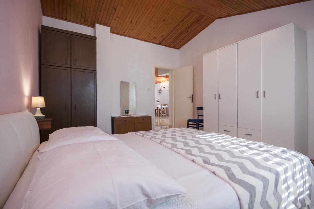 A-5736-b - Private accommodation - Apartments by the sea Brodarica, Šibenik