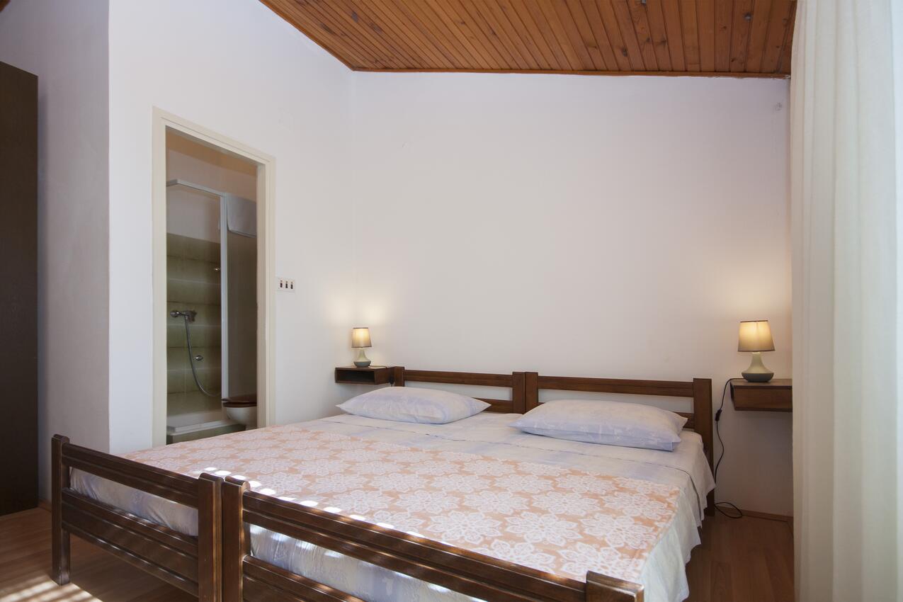 A-5736-b - Private accommodation - Apartments by the sea Brodarica, Šibenik