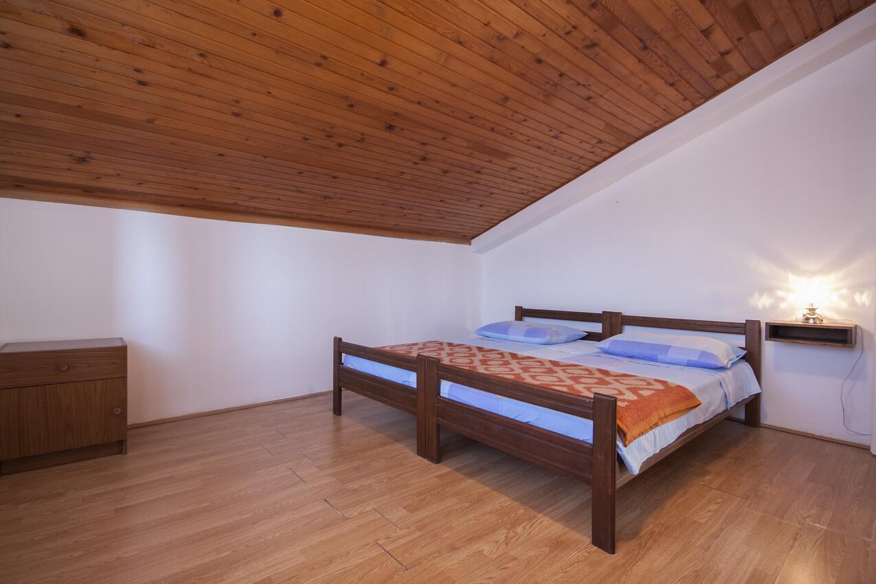 A-5736-b - Private accommodation - Apartments by the sea Brodarica, Šibenik