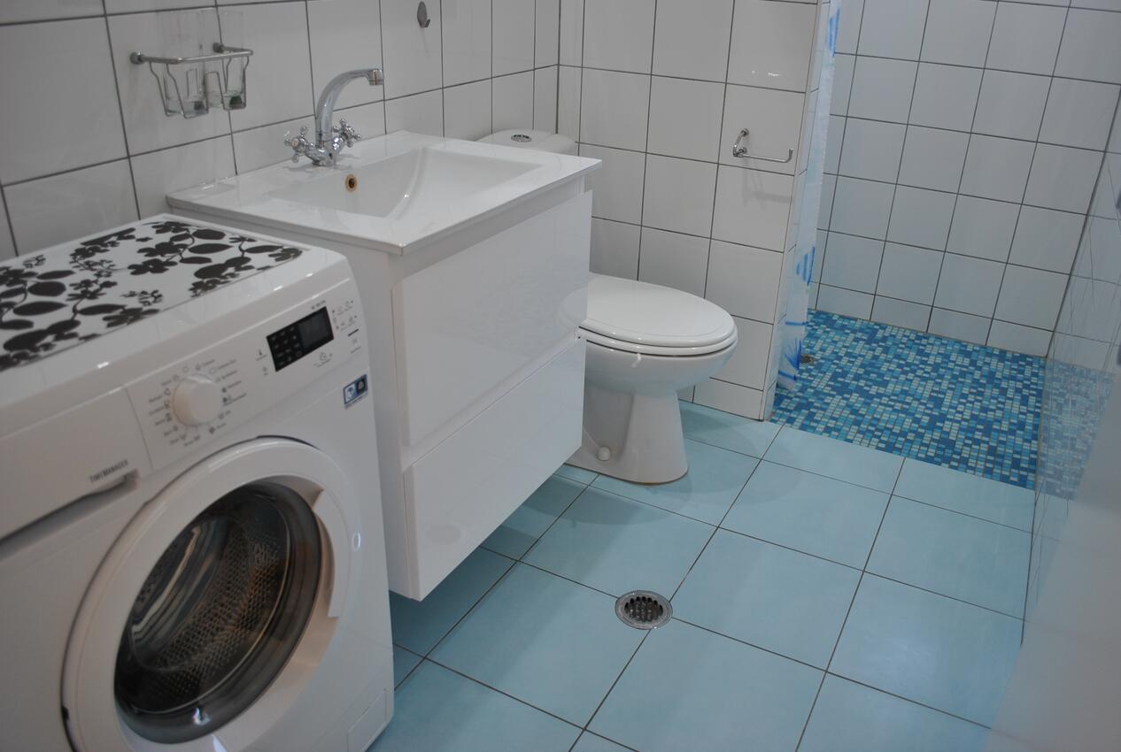 A-5760-a - Privatni smještaj - Apartmani uz more Bibinje, Zadar