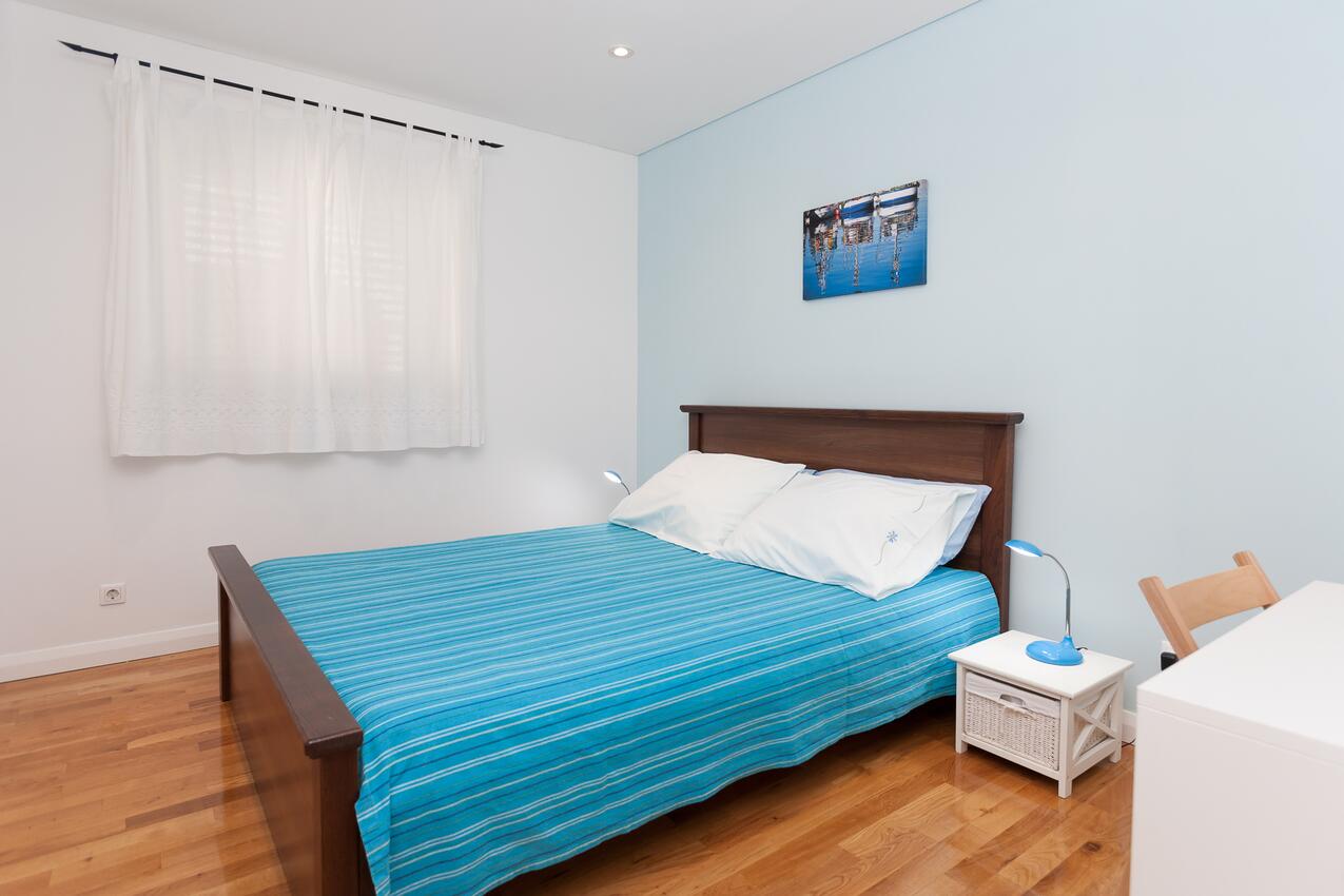 A-5760-a - Privatni smještaj - Apartmani uz more Bibinje, Zadar