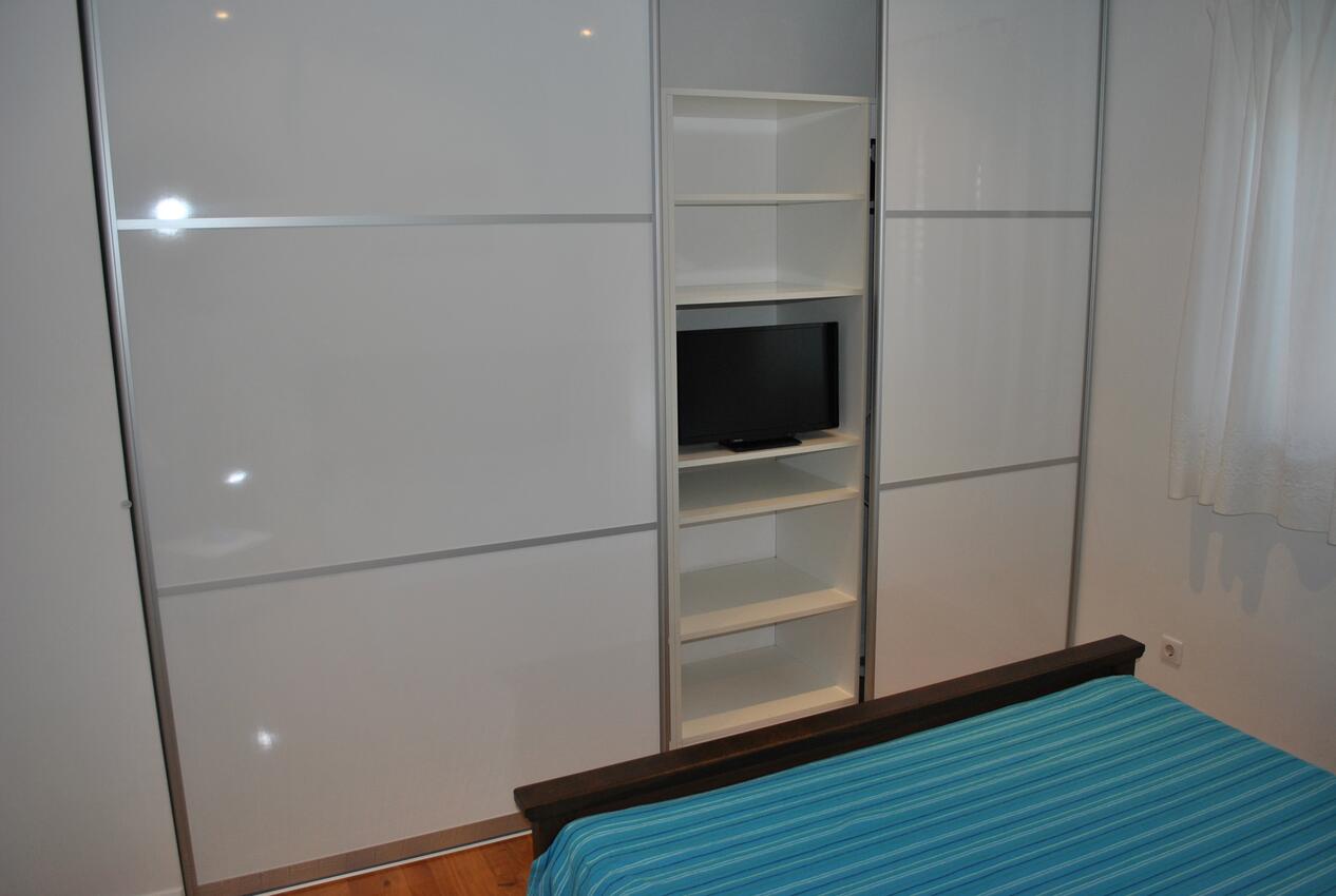 A-5760-a - Privatni smještaj - Apartmani uz more Bibinje, Zadar