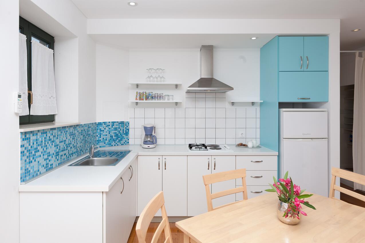 A-5760-a - Privatni smještaj - Apartmani uz more Bibinje, Zadar