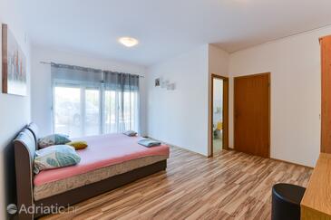 Family-friendly apartments with swimming pool Privlaka, Zadar - 5762