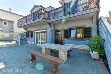 Апартаменты для семьи с бассейном Привлака - Privlaka, Задар - Zadar - 5762