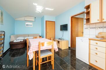 Apartments by the sea Ražanac, Zadar - 5766