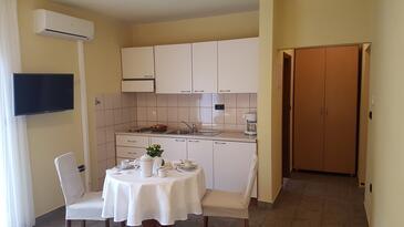 Apartments and rooms with parking space Zadar - Diklo, Zadar - 5770
