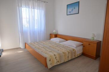 Family friendly seaside apartments Sumartin, Brač - 5771