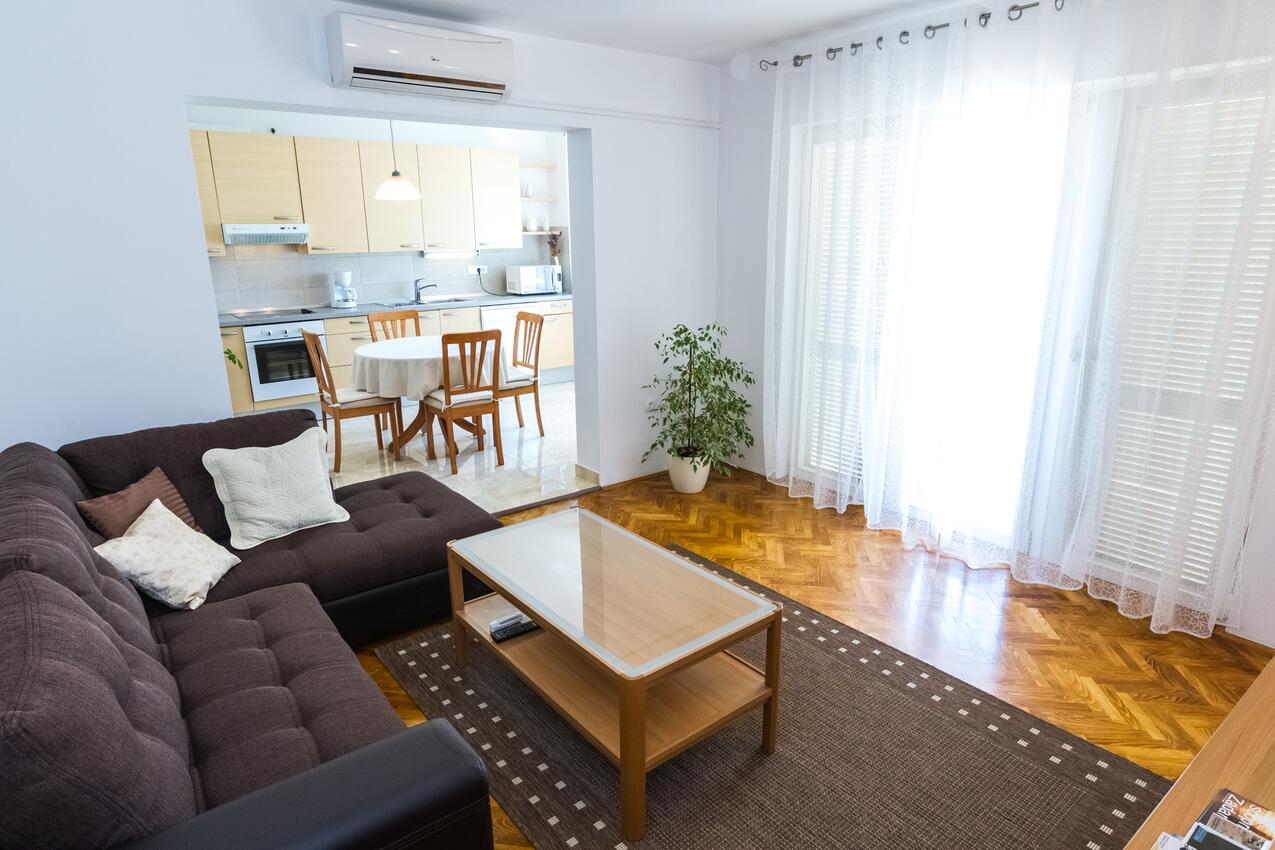 Apartments with parking spaces Zadar - 5773