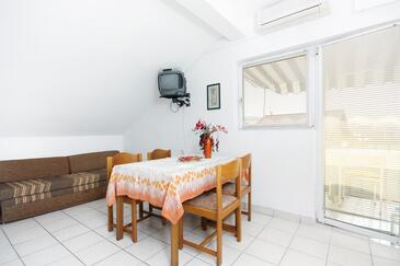 Jídelna Sukošan, Jídelna v ubytování typu apartment, s klimatizací a WiFi.