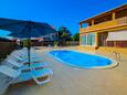 Bibinje, Zadar, Dvorište 5778 - Apartmani sa šljunčanom plažom.