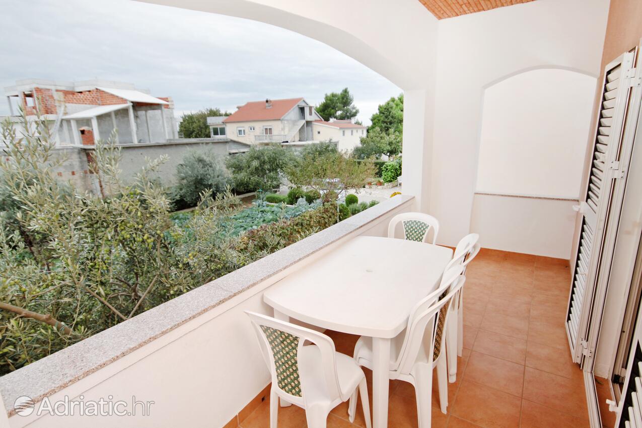 Apartments with parking spaces Vrsi - Mulo, Zadar - 5796