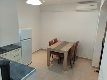 Nin, Jídelna v ubytování typu apartment, s klimatizací, domácí mazlíčci povoleni a WiFi.