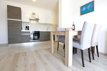 Nin, Jídelna v ubytování typu apartment, domácí mazlíčci povoleni a WiFi.