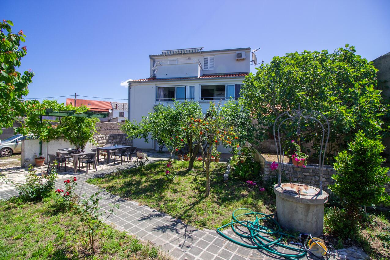 Apartments and rooms with parking space Nin, Zadar - 5805