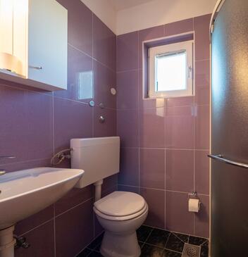 Apartments with terrace Nin, North Dalmatia