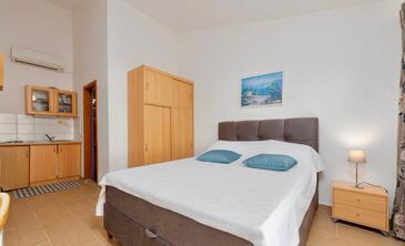 Apartments with terrace Nin, North Dalmatia