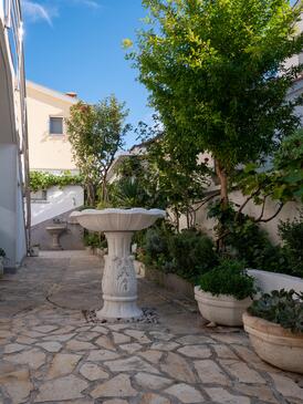 Apartments with terrace Nin, North Dalmatia